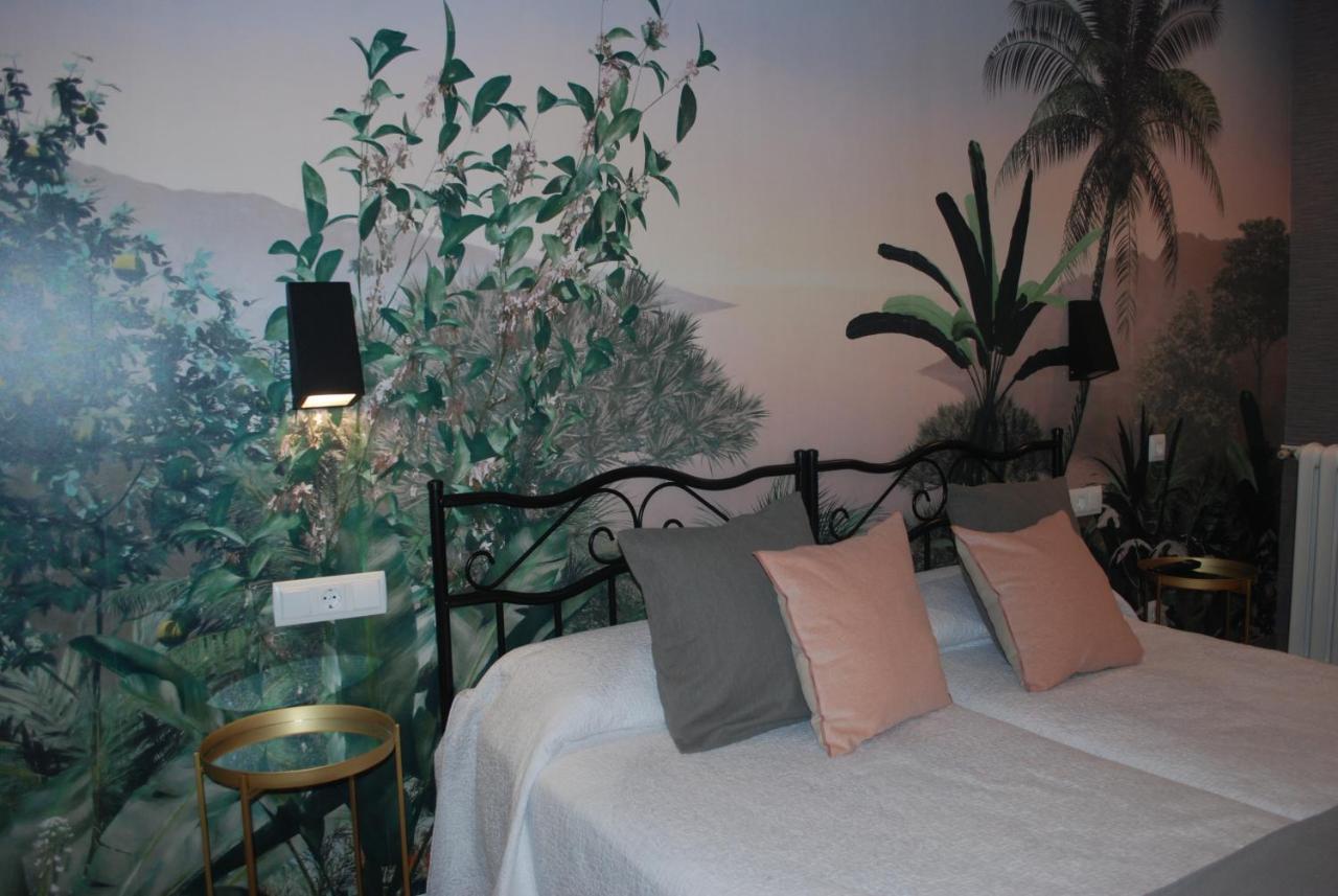 Hostal Avenida Madrid Exterior photo
