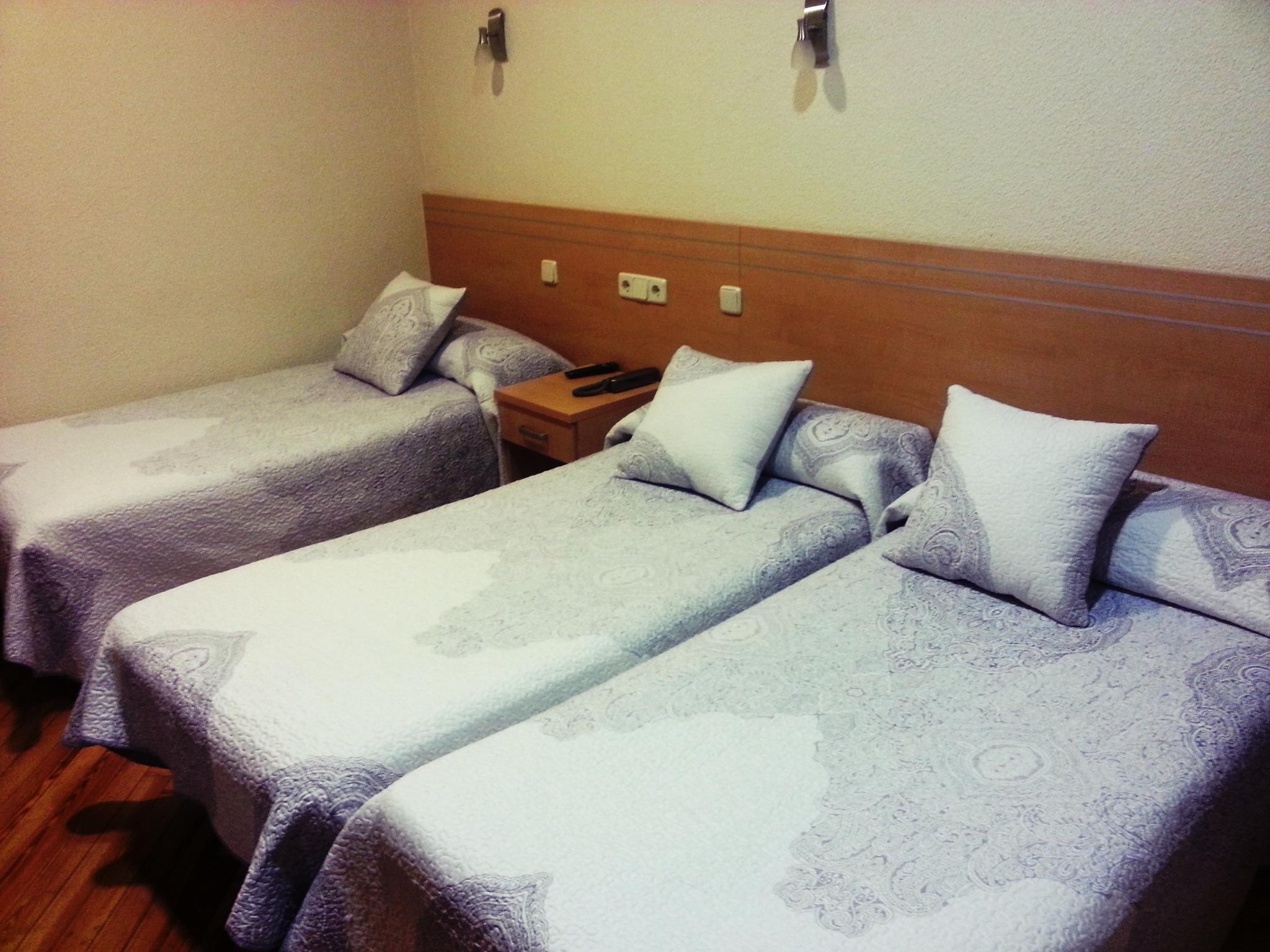 Hostal Avenida Madrid Exterior photo